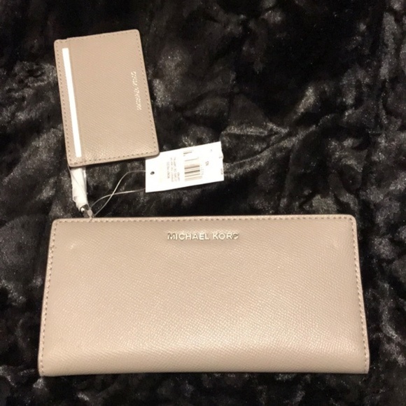 Michael Kors Handbags - Michael Kors Money Pieces Wallet Card Holder